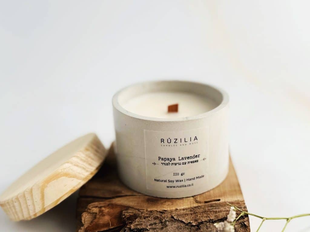 נר ריחני בכלי בטון