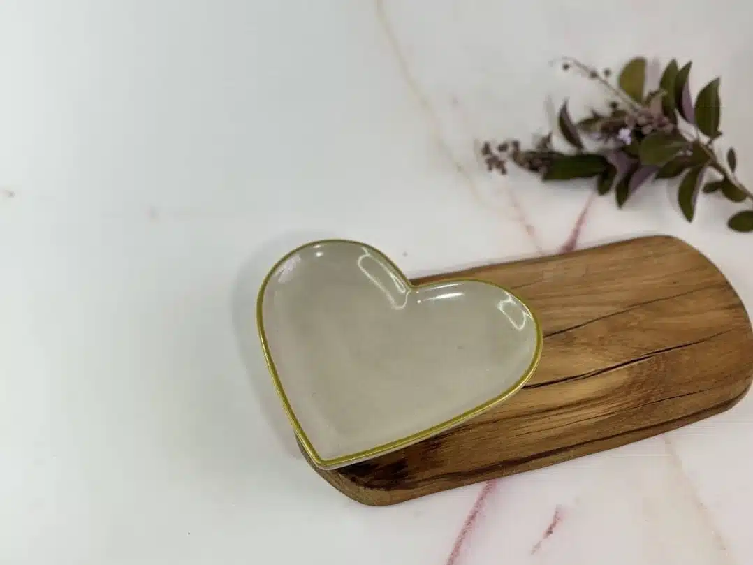 צלוחית לב בטון