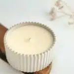 נר ריחני בכלי בטון