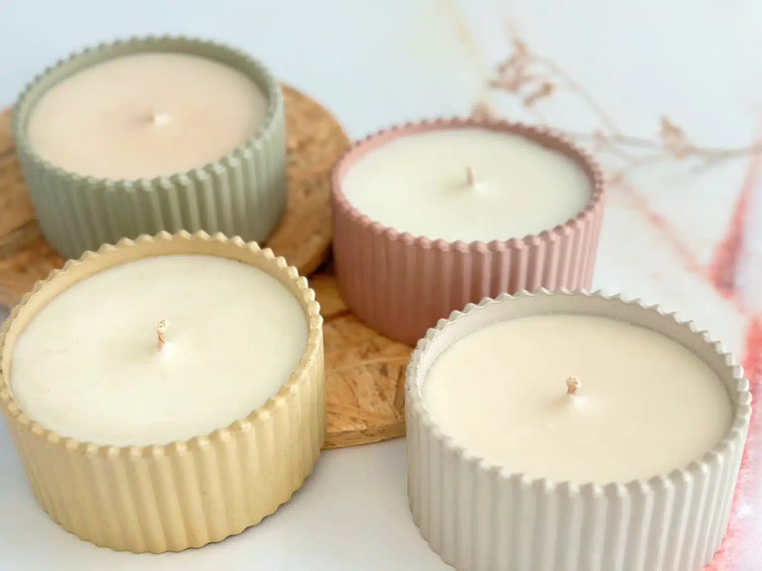 נר ריחני בכלי בטון