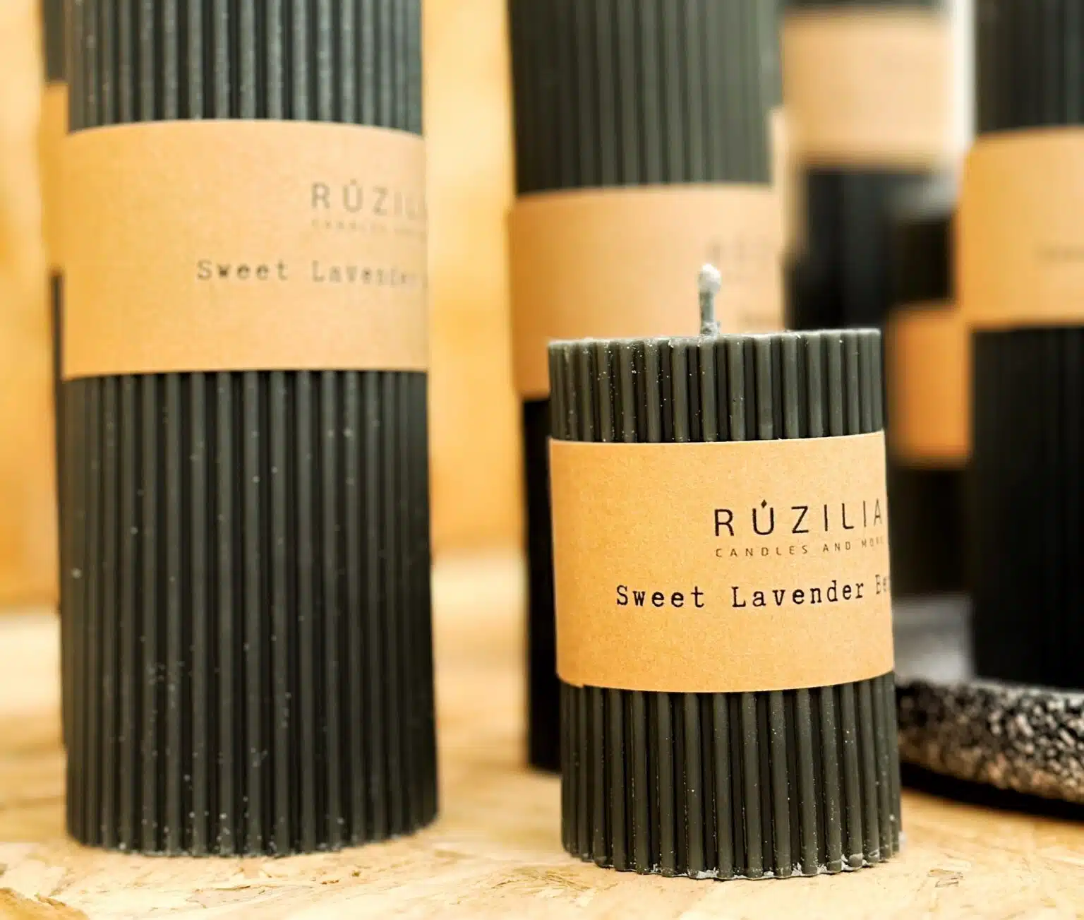 נר יצוק שחור