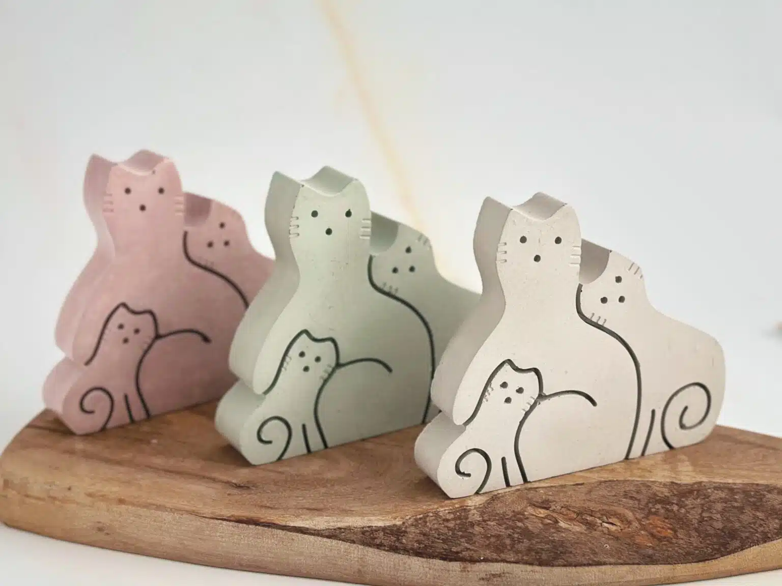 דמות בטון משפחת חתולים