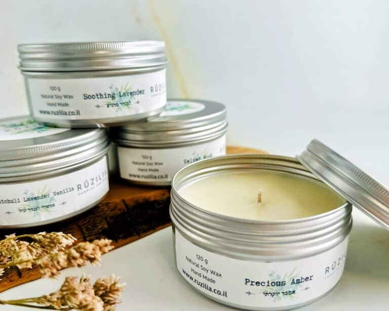 נר בצנצנת אלומניום | רוזילה | RUZILIA